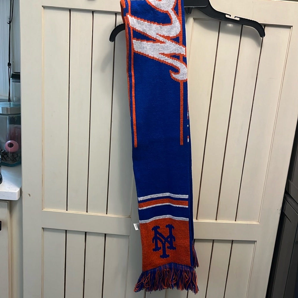 Never worn NY Mets scarf - could be male or female, just need to love the team!
